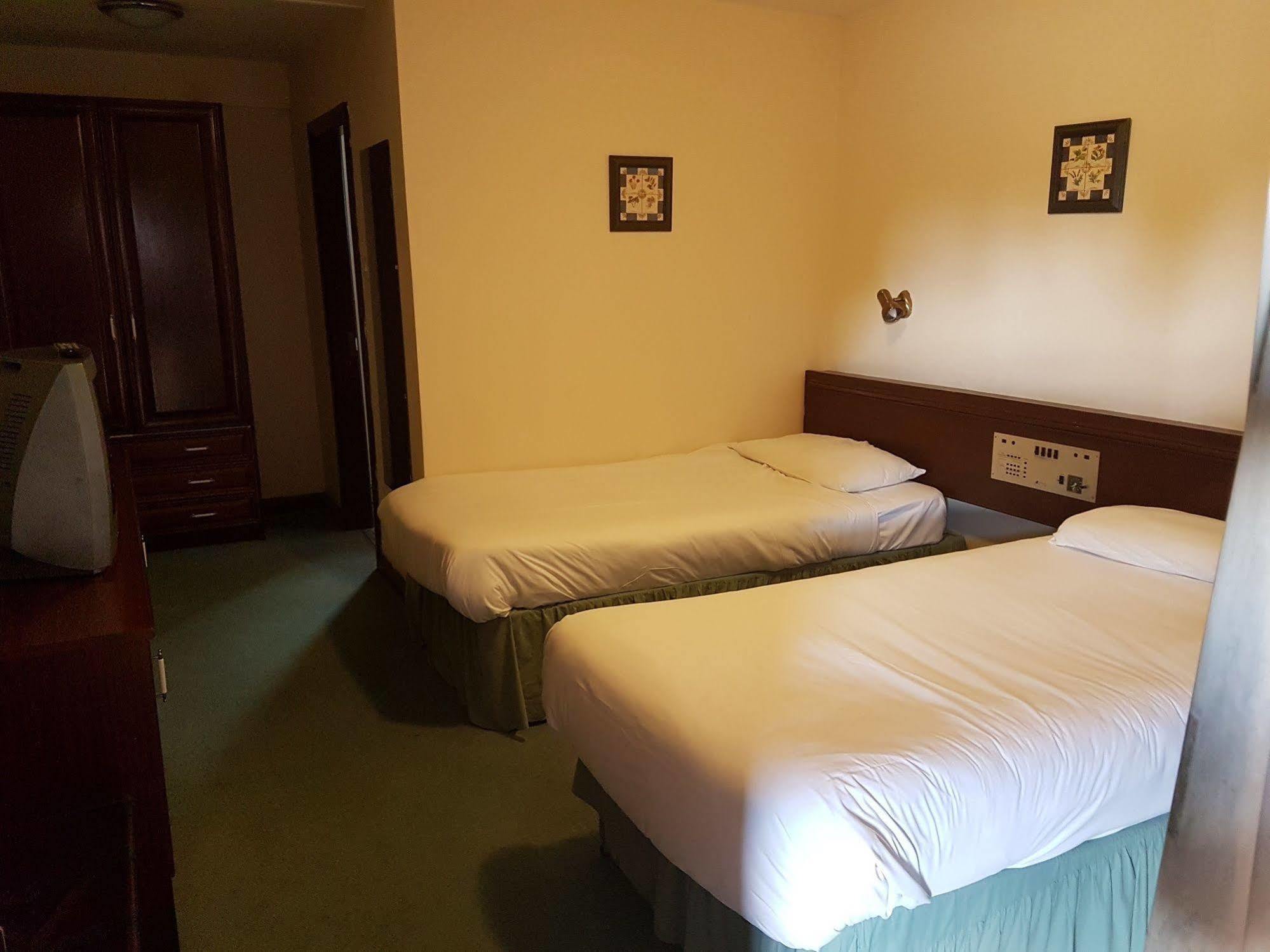 Plough Motel Stoke-on-Trent Extérieur photo