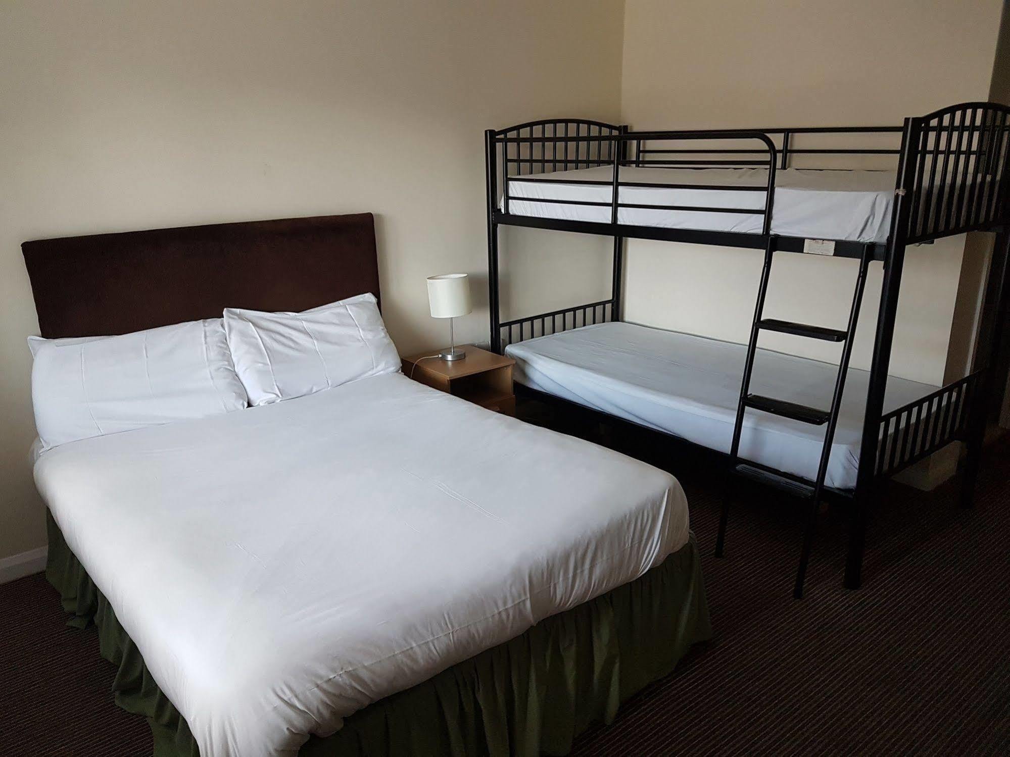 Plough Motel Stoke-on-Trent Extérieur photo