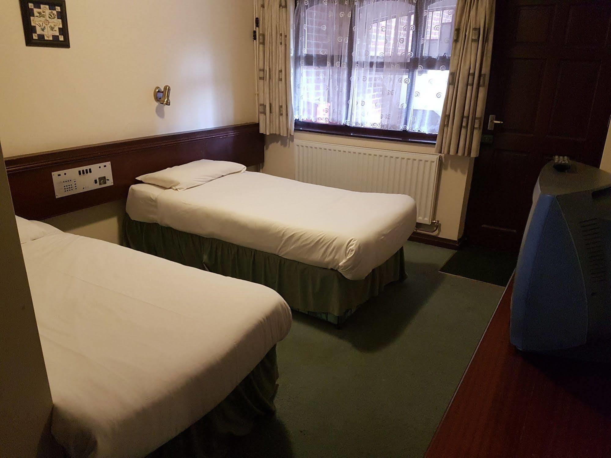 Plough Motel Stoke-on-Trent Extérieur photo